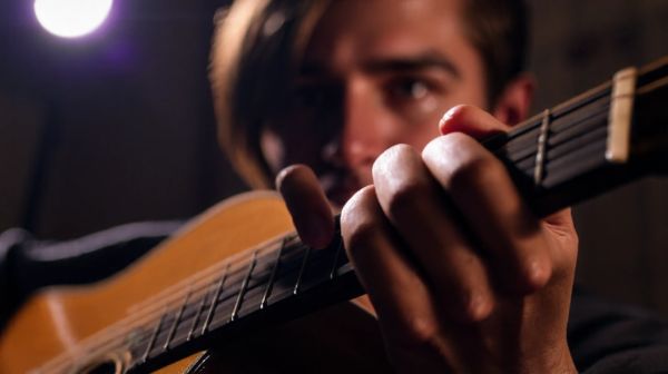 Top 5 astuces pour maîtriser la guitare à Lille facilement